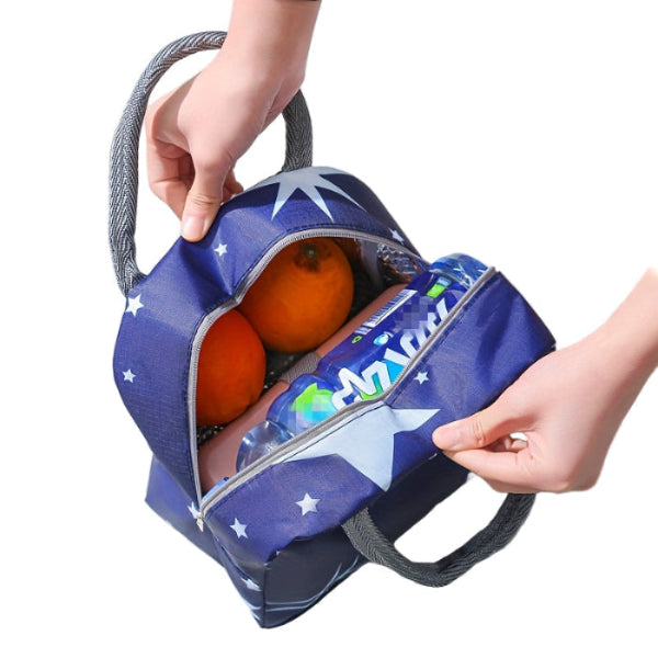 Blue insulated bag with star pattern containing oranges, held by two hands on a white background