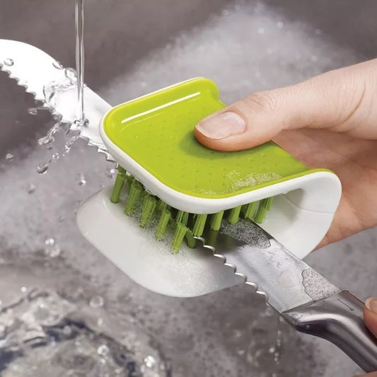 Person with a U-Shaped Knife and Cutlery Brush washing a bread knife